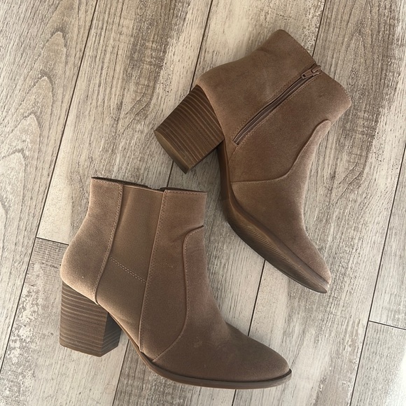 Universal Thread Tan Neutral Booties • 10 - Picture 5 of 7